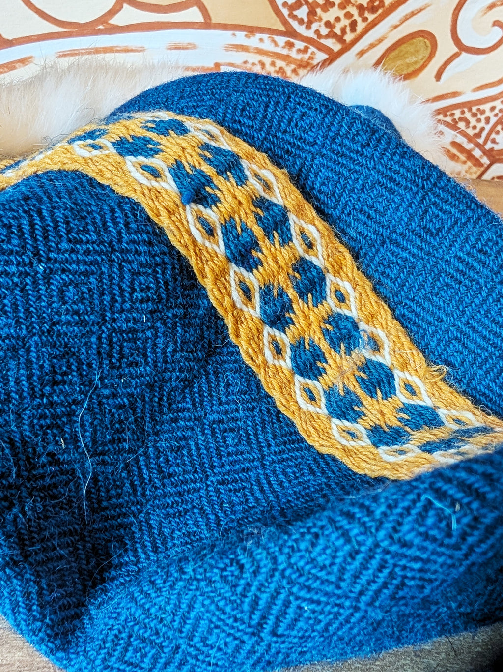 Blaue Mütze aus Schurwolle mit echtem Fell - handgemachte Unikate - Wikinger Rus Zipfelmütze - LARP Mittelalter Accessoires Diamantköper
