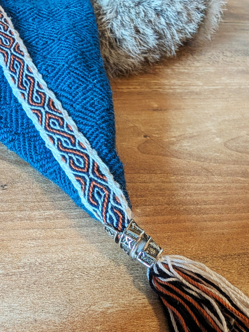 Blaue Mütze aus Schurwolle mit echtem Fell - handgemachte Unikate - Wikinger Rus Zipfelmütze - LARP Mittelalter Accessoires Diamantköper
