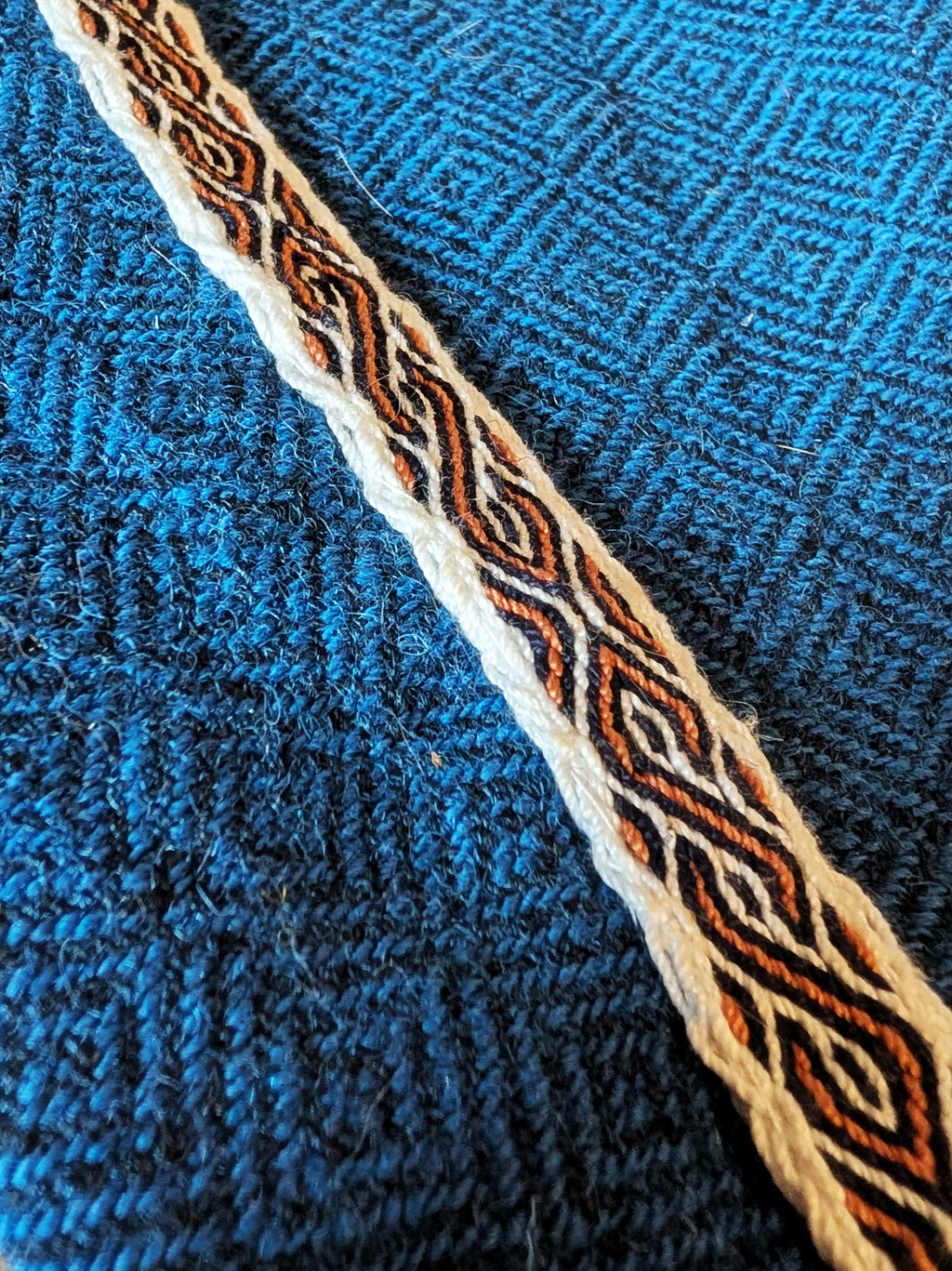 Blaue Mütze aus Schurwolle mit echtem Fell - handgemachte Unikate - Wikinger Rus Zipfelmütze - LARP Mittelalter Accessoires Diamantköper