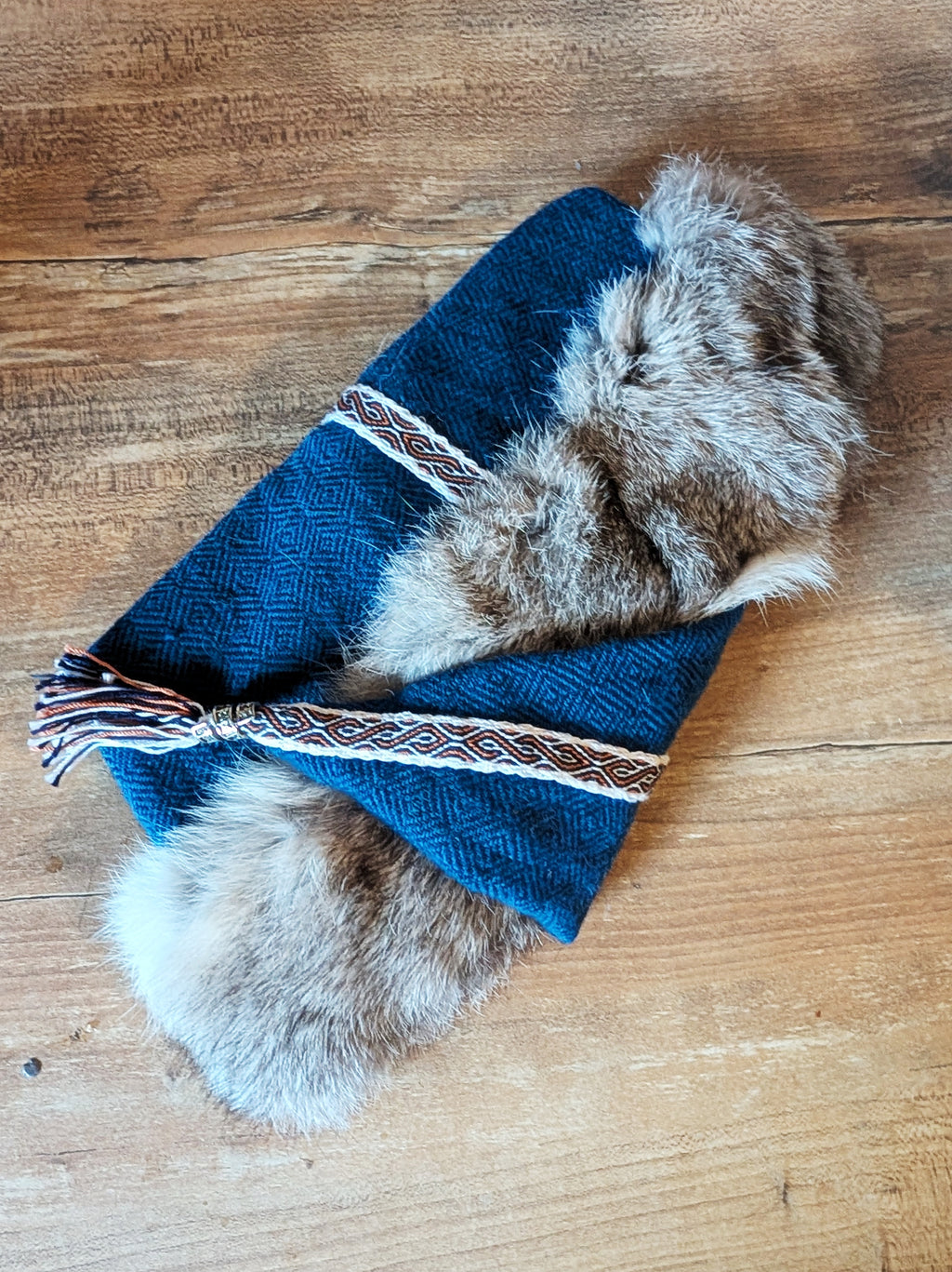 Blaue Mütze aus Schurwolle mit echtem Fell - handgemachte Unikate - Wikinger Rus Zipfelmütze - LARP Mittelalter Accessoires Diamantköper