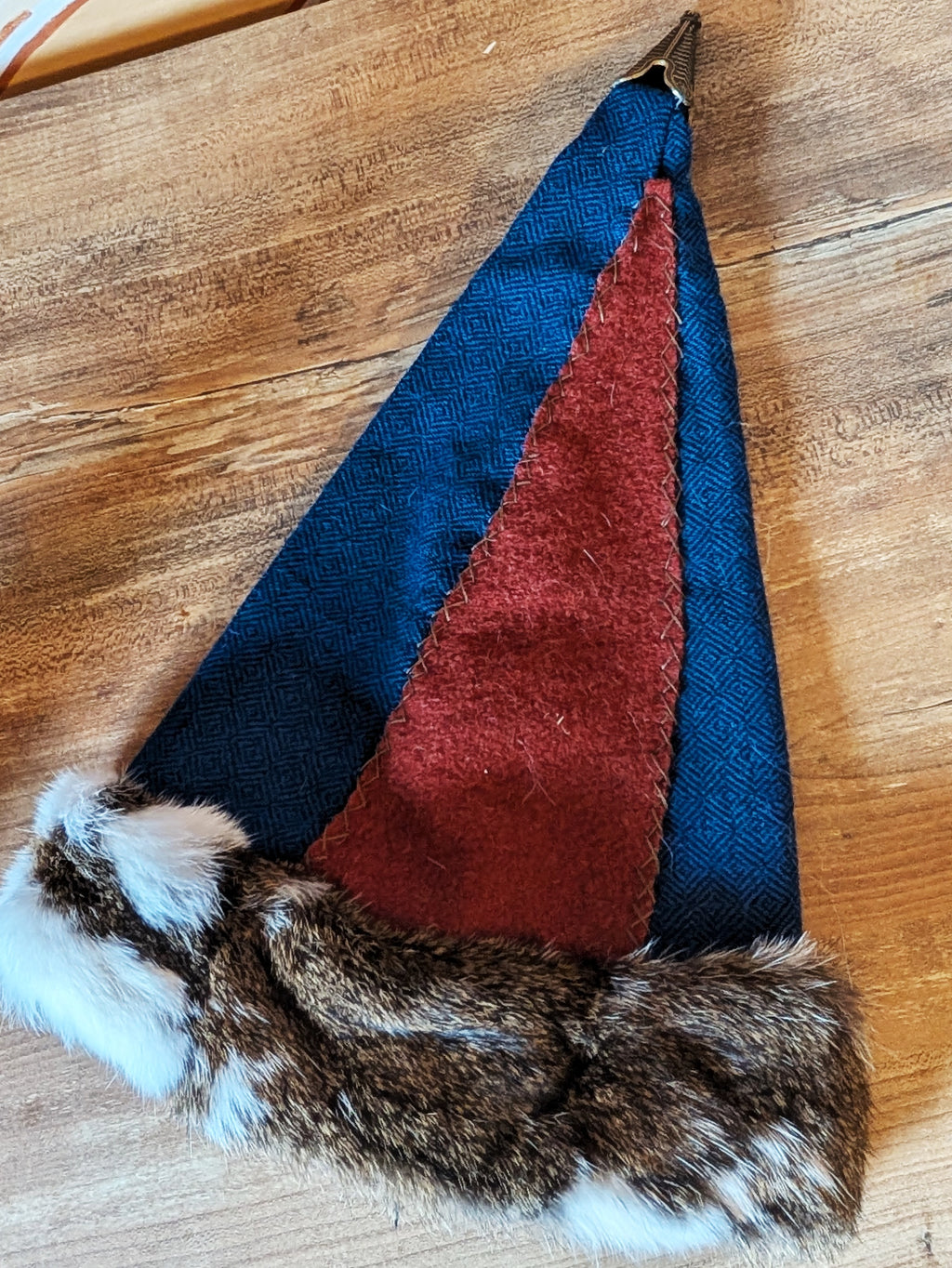 Blaue Mütze aus Schurwolle mit echtem Fell - handgemachte Unikate - Wikinger Rus Zipfelmütze - LARP Mittelalter Accessoires Diamantköper