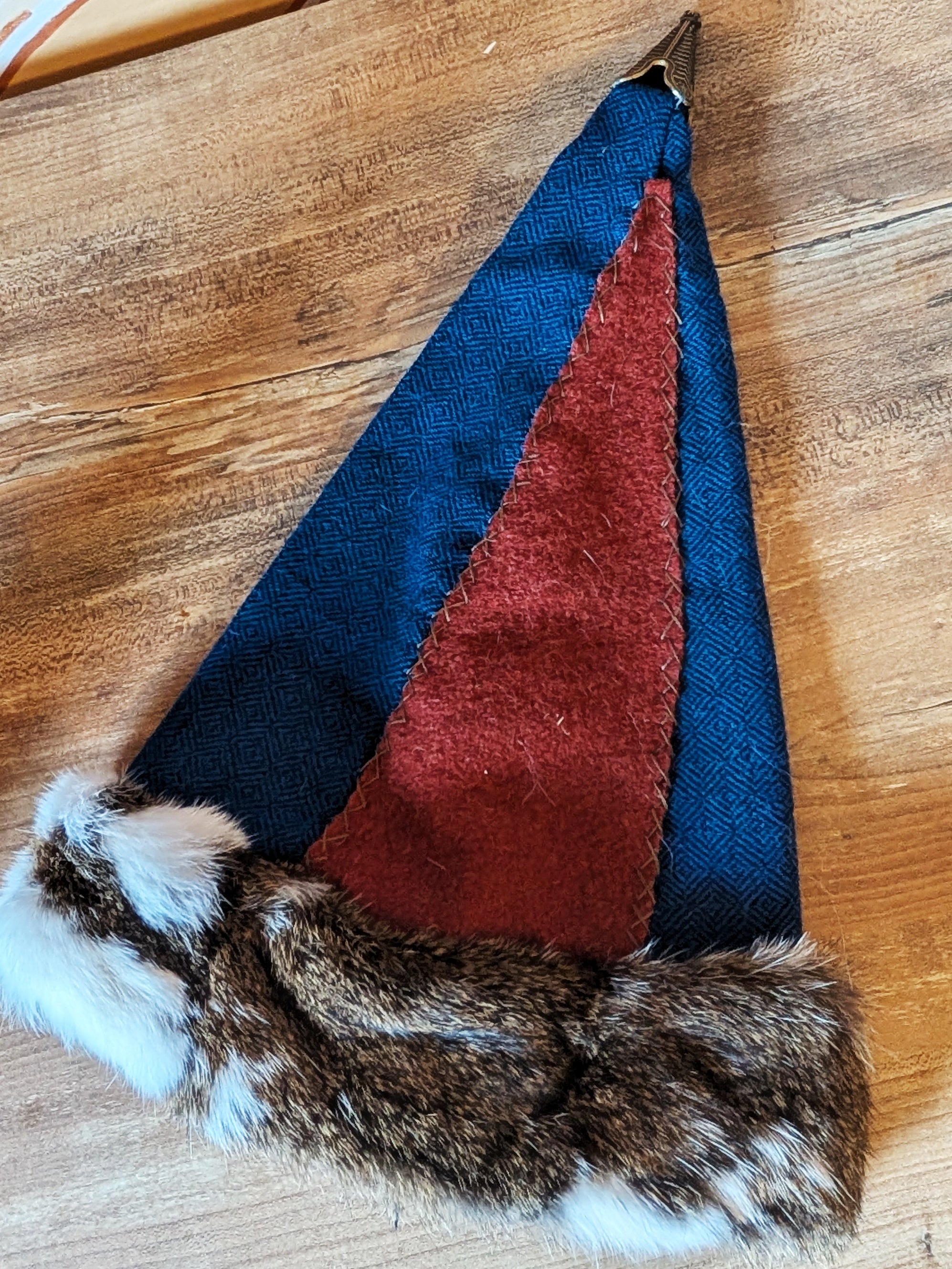 Blaue Mütze aus Schurwolle mit echtem Fell - handgemachte Unikate - Wikinger Rus Zipfelmütze - LARP Mittelalter Accessoires Diamantköper