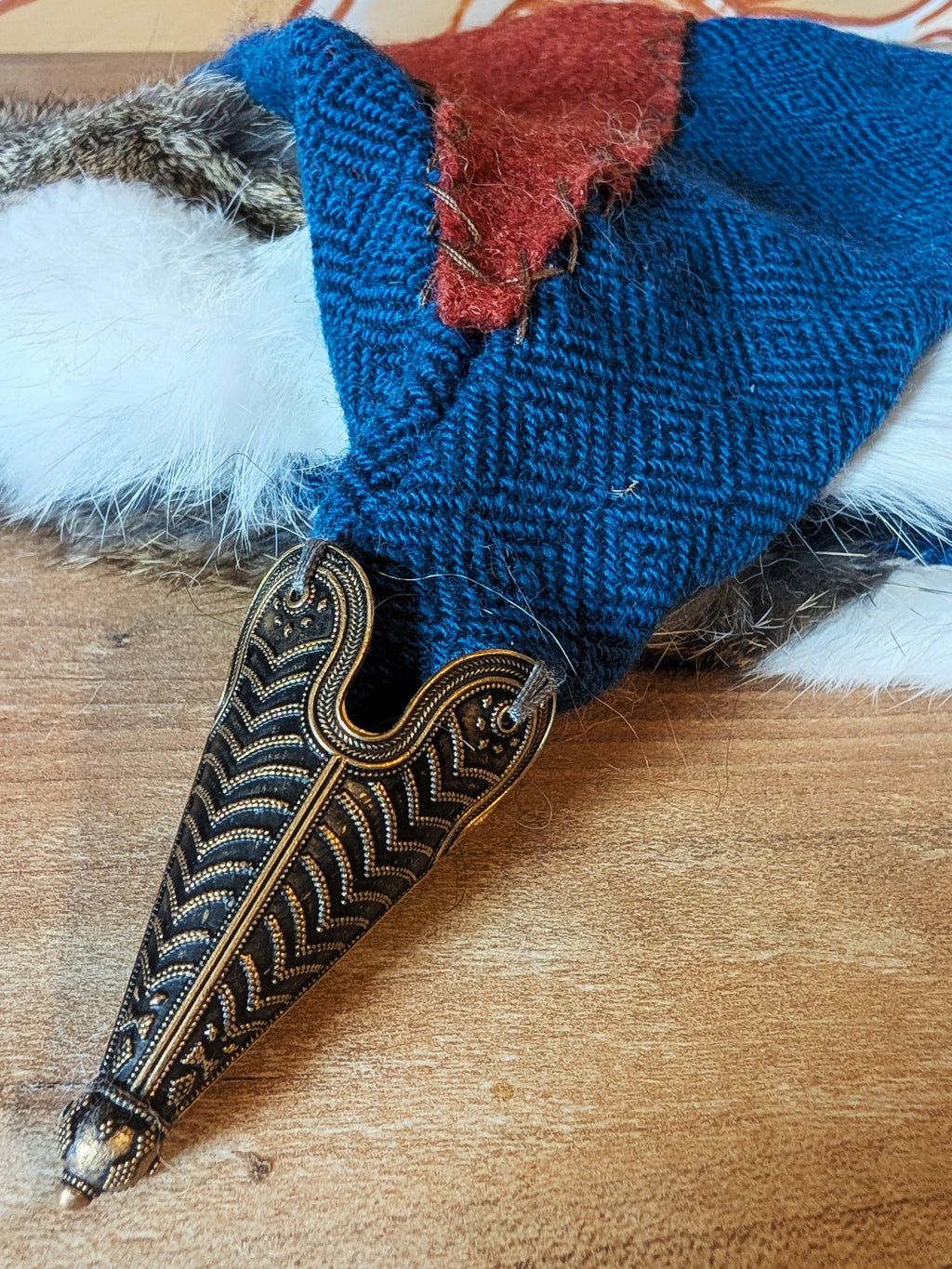 Blaue Mütze aus Schurwolle mit echtem Fell - handgemachte Unikate - Wikinger Rus Zipfelmütze - LARP Mittelalter Accessoires Diamantköper
