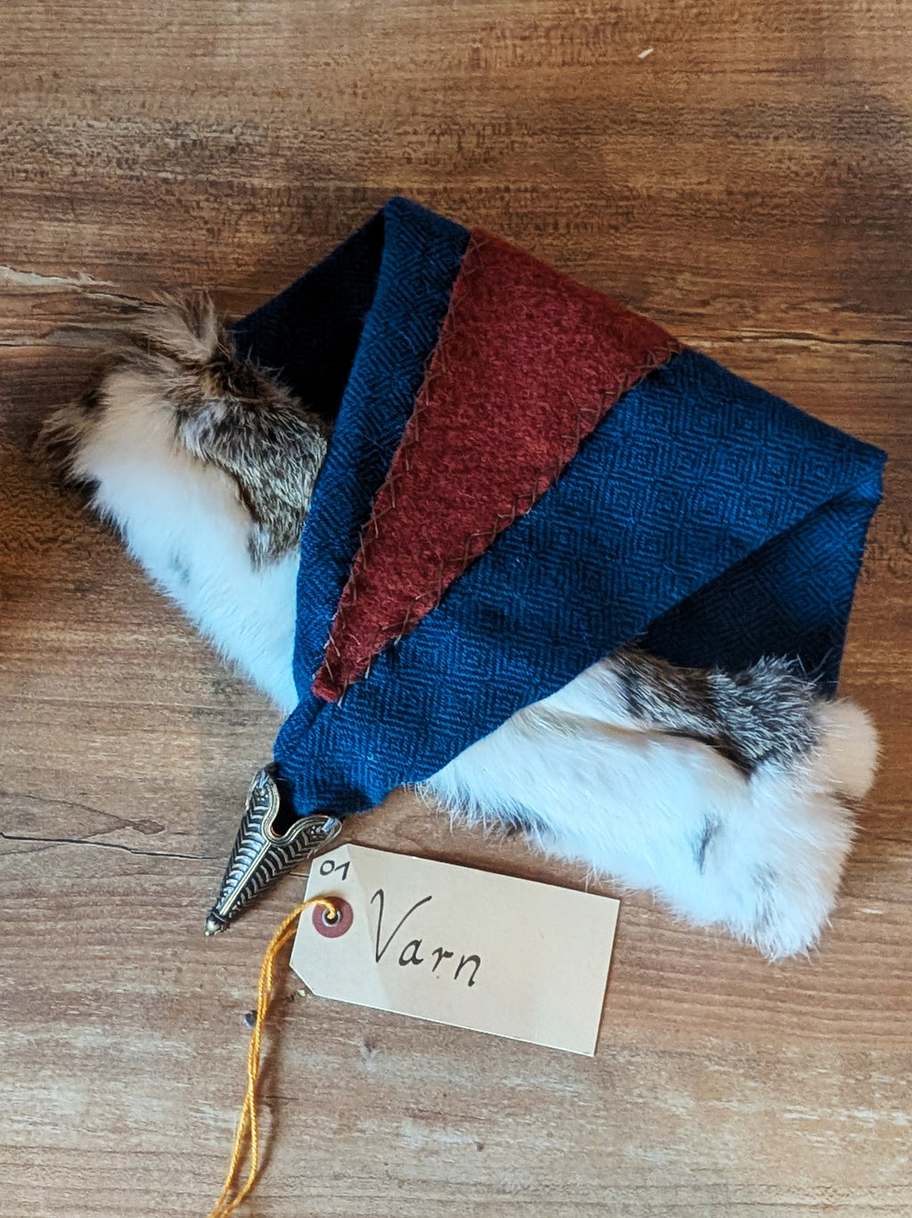 Blaue Mütze aus Schurwolle mit echtem Fell - handgemachte Unikate - Wikinger Rus Zipfelmütze - LARP Mittelalter Accessoires Diamantköper