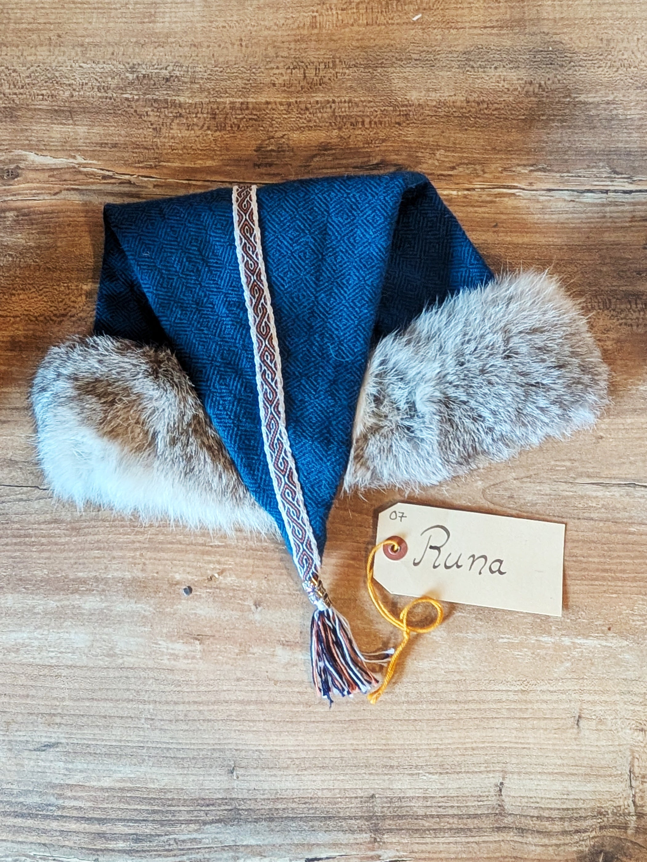 Blaue Mütze aus Schurwolle mit echtem Fell - handgemachte Unikate - Wikinger Rus Zipfelmütze - LARP Mittelalter Accessoires Diamantköper