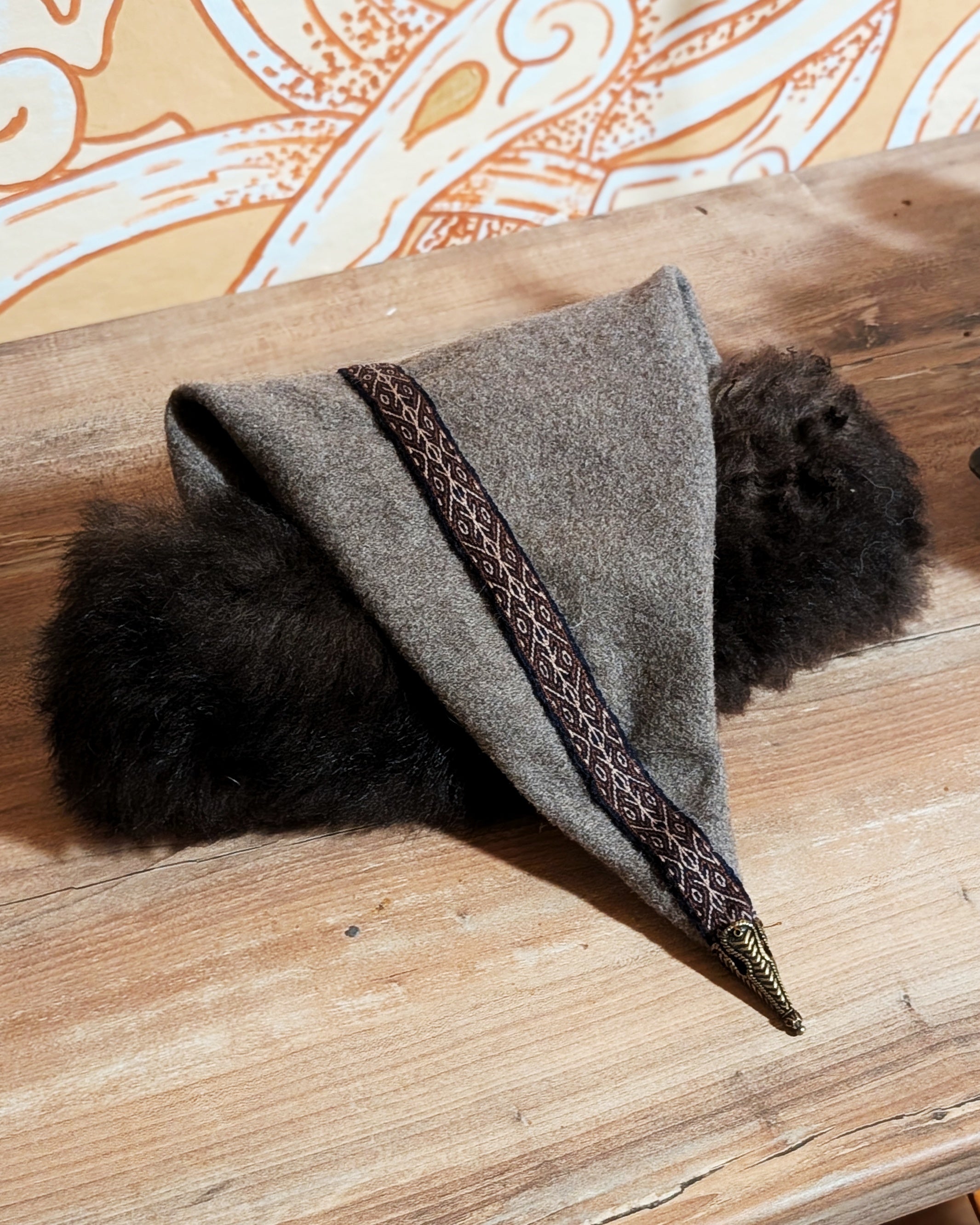 Handgemachte Braungraue Rus Mütze mit Fell - XXL Format - Walkloden Schurwolle Mütze - Larp Reenactor Wikinger Nordic Zipfelmütze - Grau