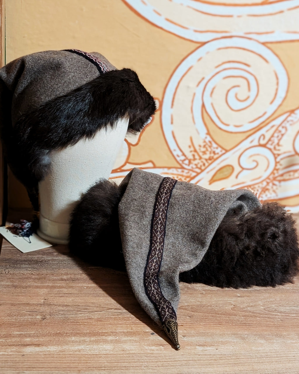Handgemachte Braungraue Rus Mütze mit Fell - XXL Format - Walkloden Schurwolle Mütze - Larp Reenactor Wikinger Nordic Zipfelmütze - Grau