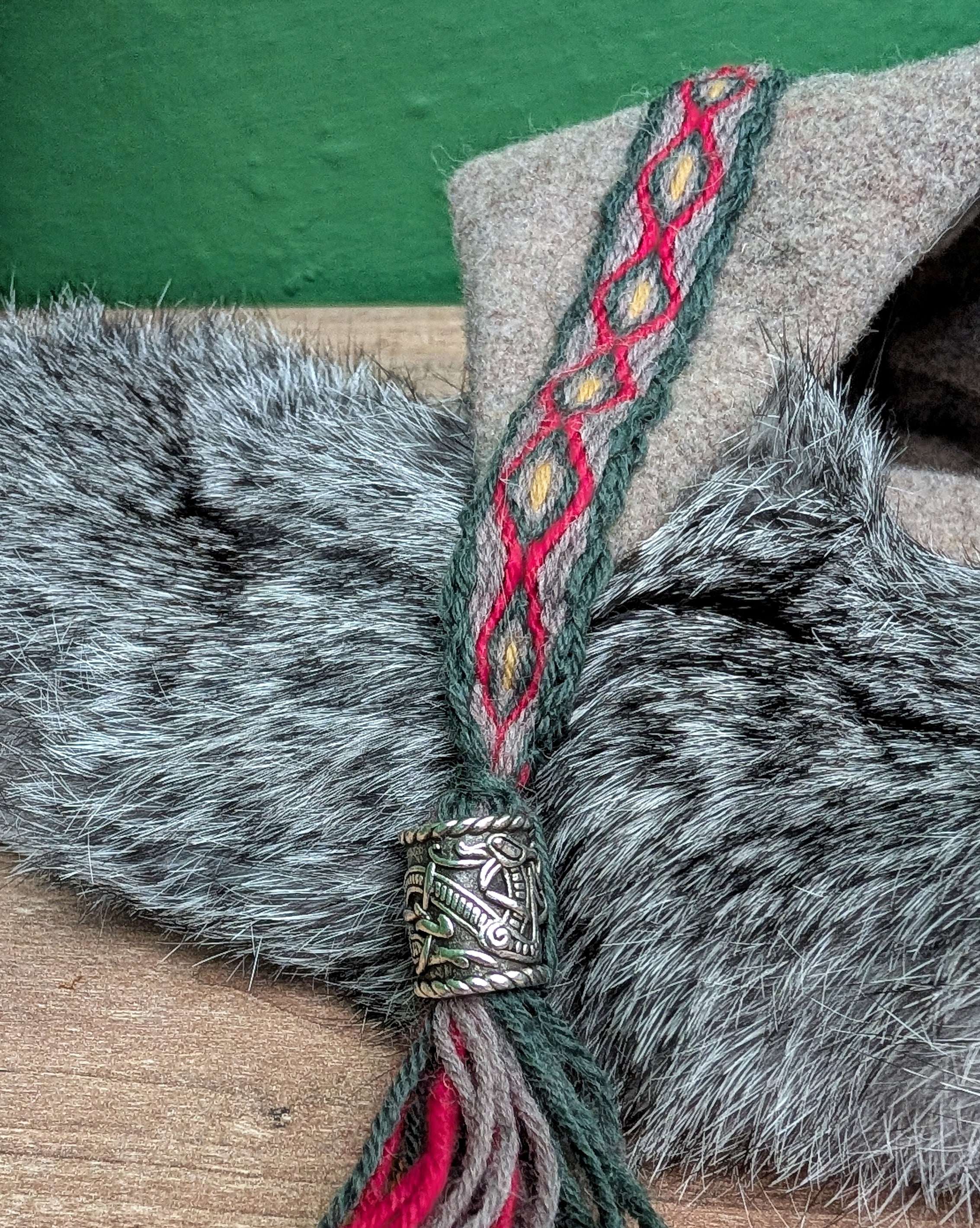 Mütze Grau Merinowolle - handgemachte Unikate - Fellmütze mit Borte Wikinger Rus Zipfelmütze - LARP Mittelalter Accessoires Tabletweaving