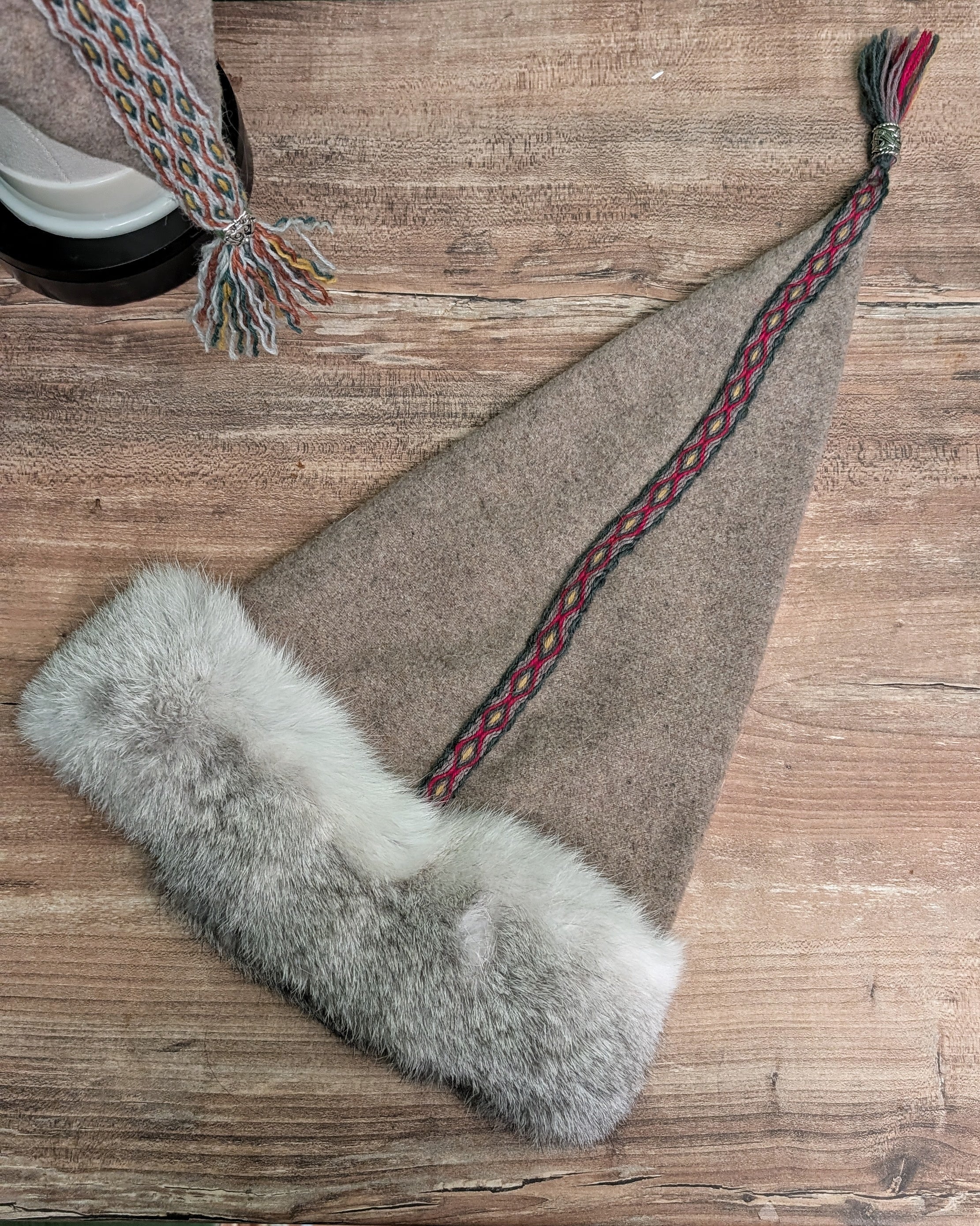Mütze Grau Merinowolle - handgemachte Unikate - Fellmütze mit Borte Wikinger Rus Zipfelmütze - LARP Mittelalter Accessoires Tabletweaving