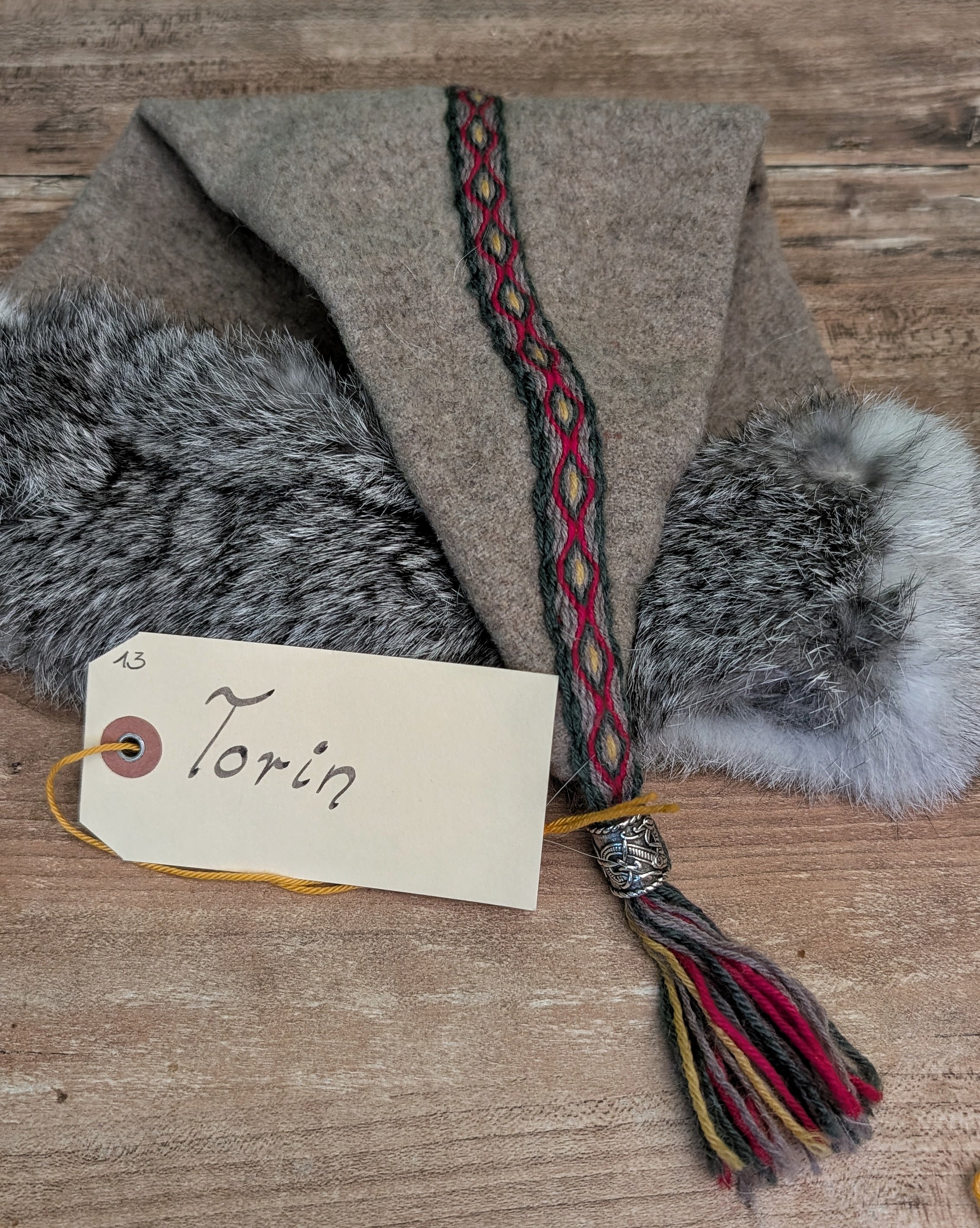 Mütze Grau Merinowolle - handgemachte Unikate - Fellmütze mit Borte Wikinger Rus Zipfelmütze - LARP Mittelalter Accessoires Tabletweaving
