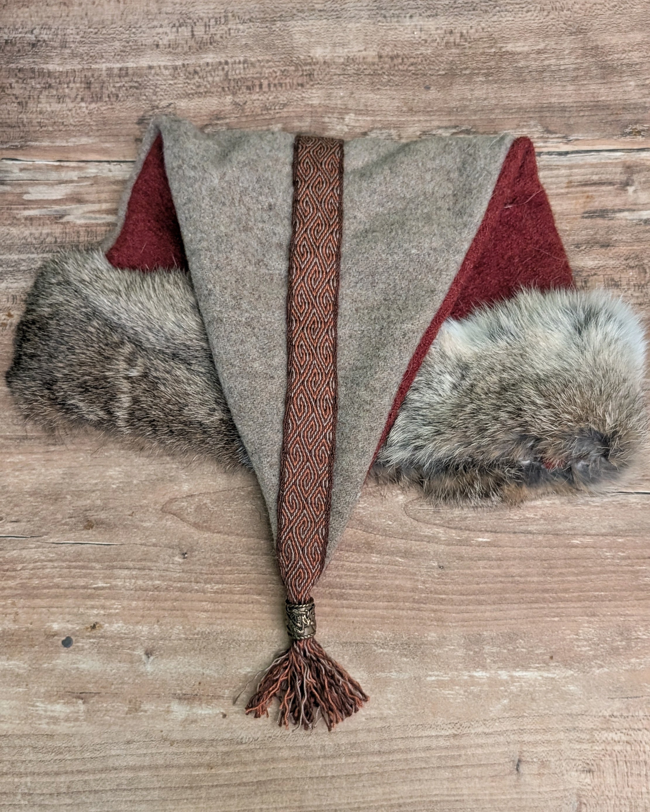 Mütze Grau Merinowolle - handgemachte Unikate - Fellmütze mit Borte Wikinger Rus Zipfelmütze - LARP Mittelalter Accessoires Tabletweaving