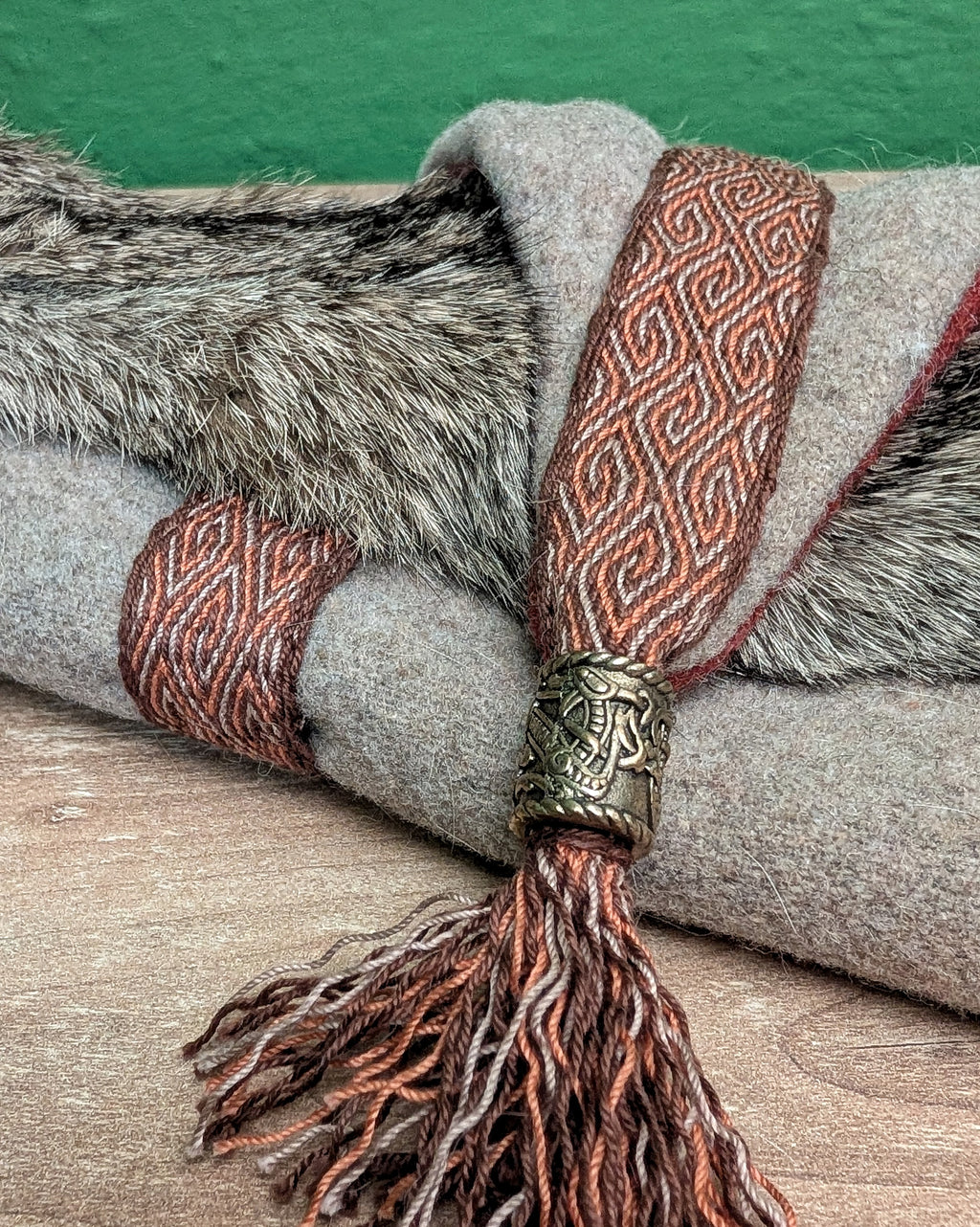 Mütze Grau Merinowolle - handgemachte Unikate - Fellmütze mit Borte Wikinger Rus Zipfelmütze - LARP Mittelalter Accessoires Tabletweaving
