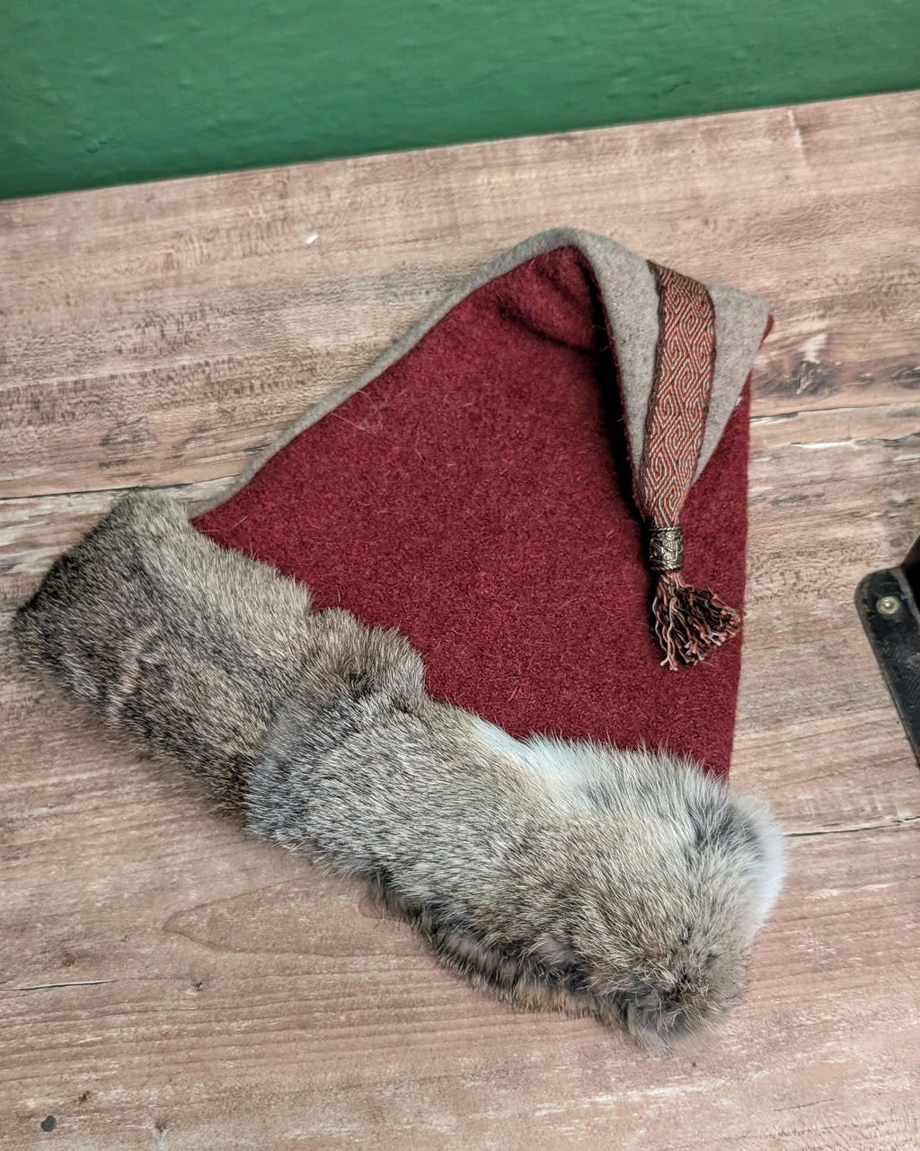 Mütze Grau Merinowolle - handgemachte Unikate - Fellmütze mit Borte Wikinger Rus Zipfelmütze - LARP Mittelalter Accessoires Tabletweaving