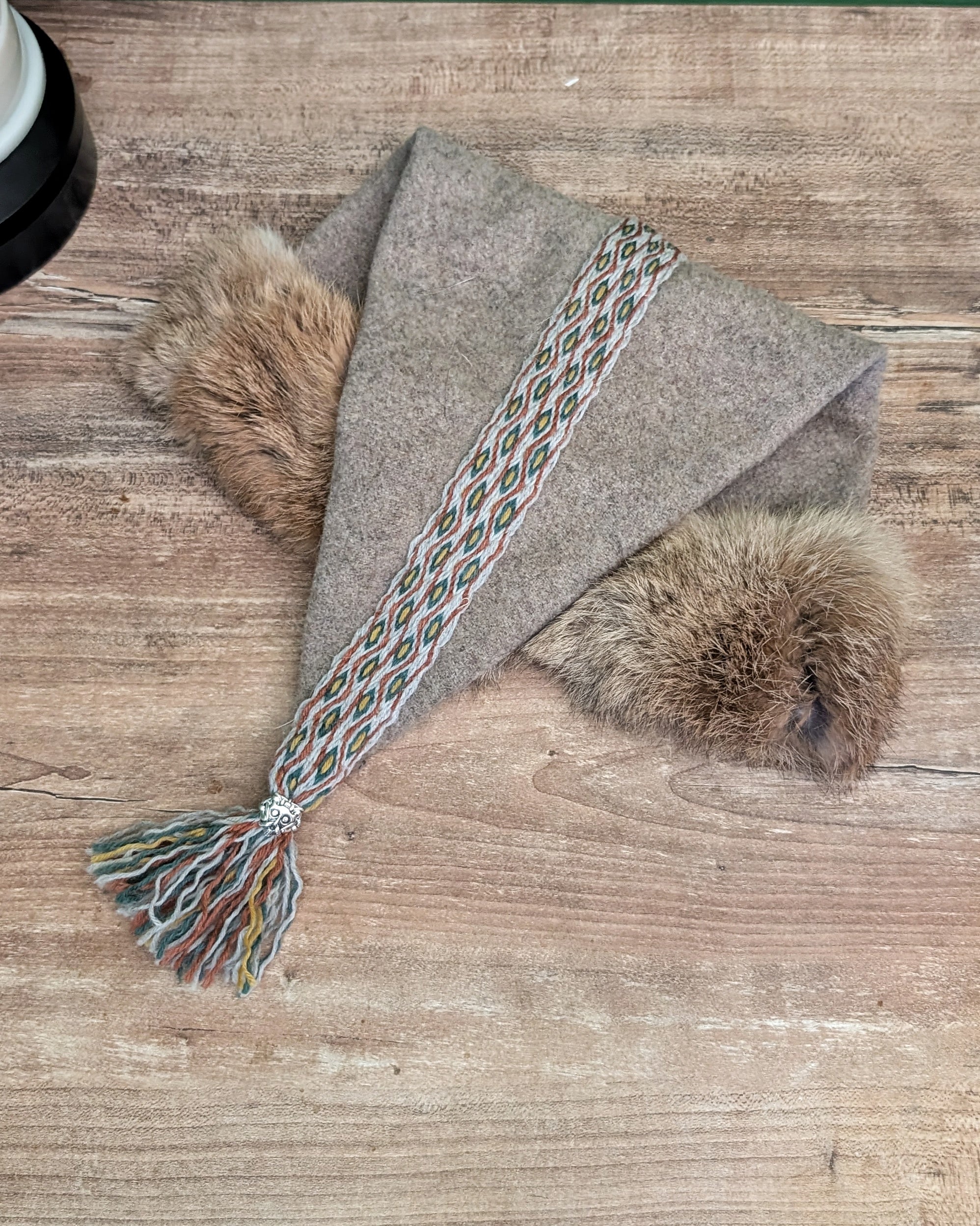 Mütze Grau Merinowolle - handgemachte Unikate - Fellmütze mit Borte Wikinger Rus Zipfelmütze - LARP Mittelalter Accessoires Tabletweaving