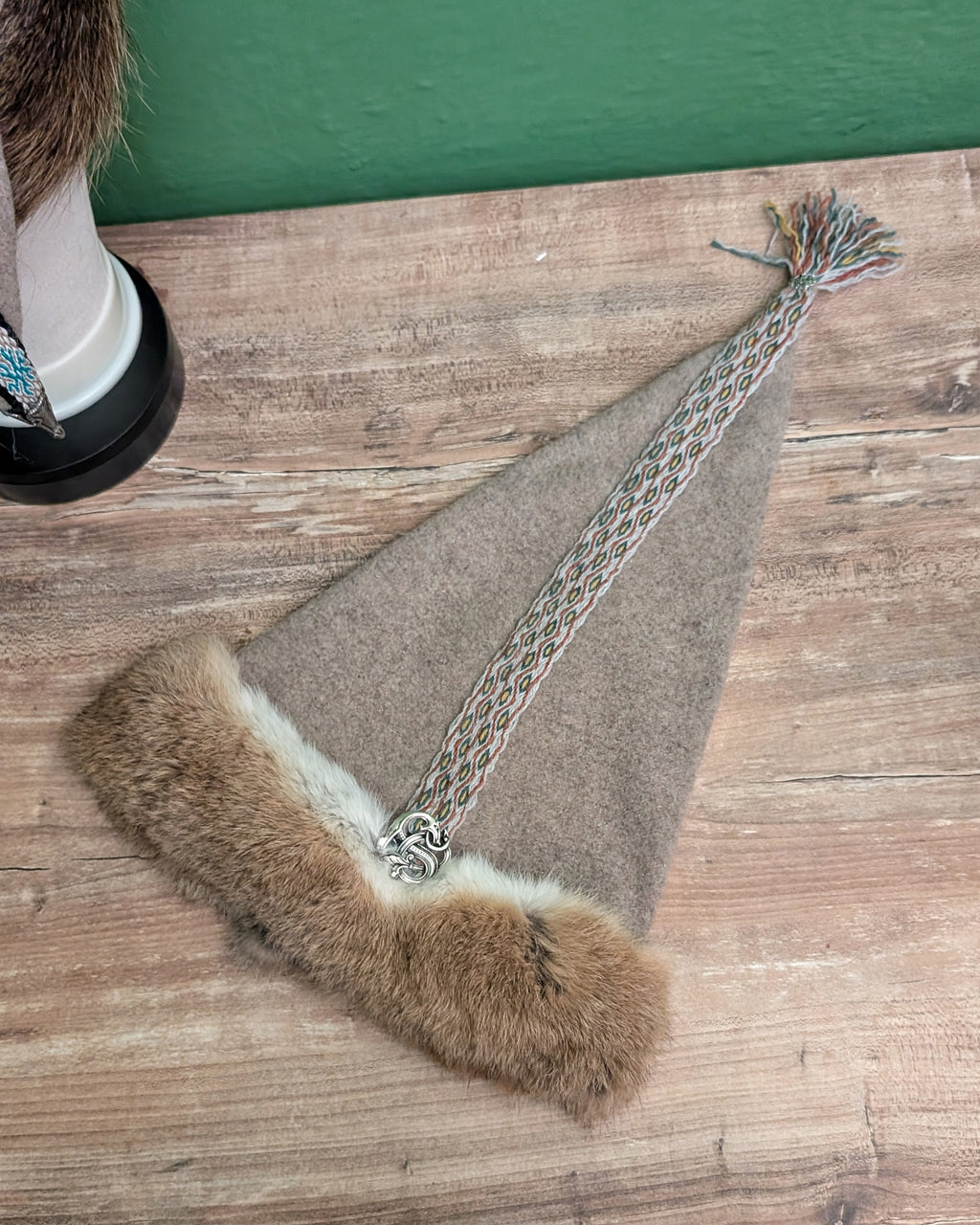 Mütze Grau Merinowolle - handgemachte Unikate - Fellmütze mit Borte Wikinger Rus Zipfelmütze - LARP Mittelalter Accessoires Tabletweaving