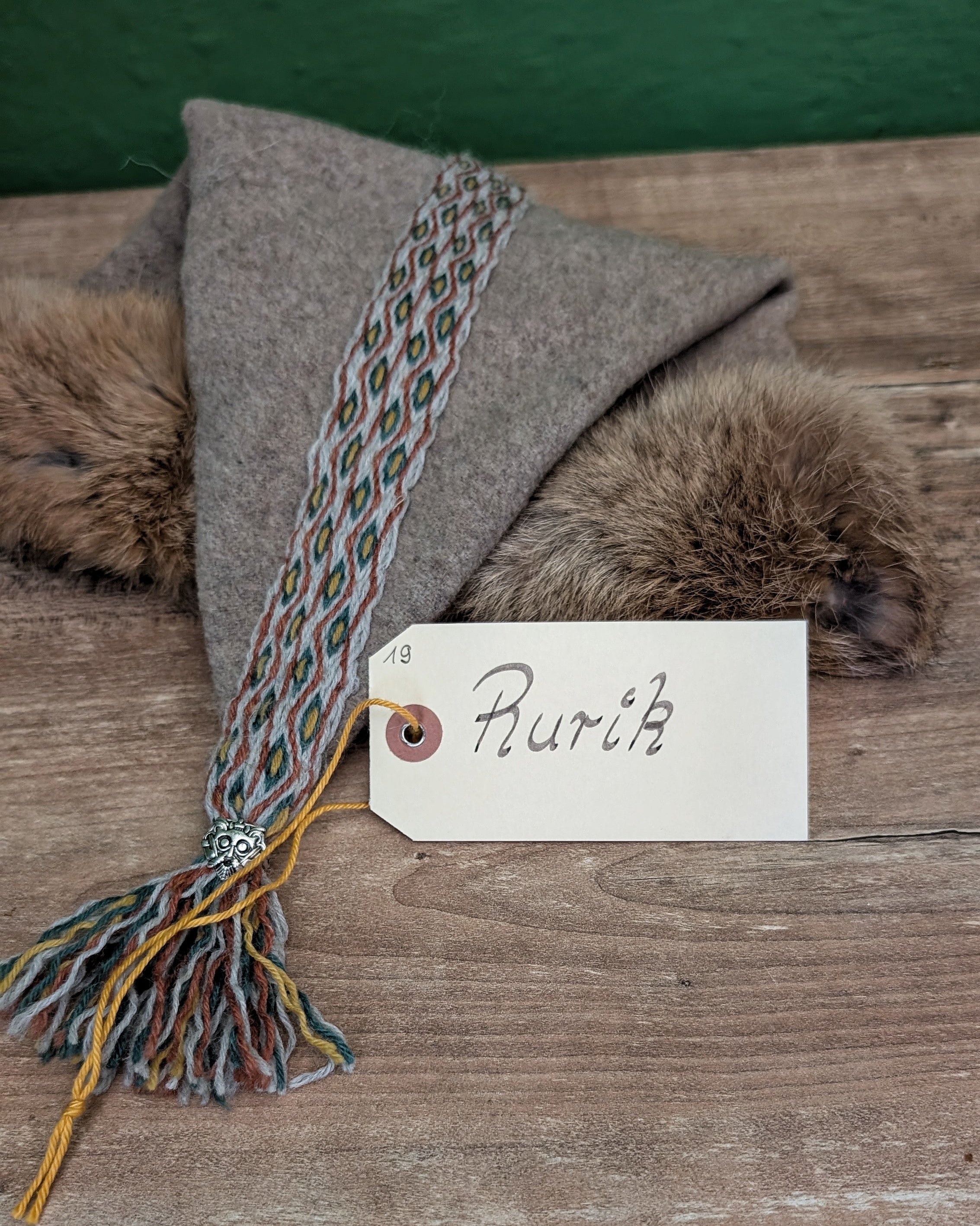 Mütze Grau Merinowolle - handgemachte Unikate - Fellmütze mit Borte Wikinger Rus Zipfelmütze - LARP Mittelalter Accessoires Tabletweaving