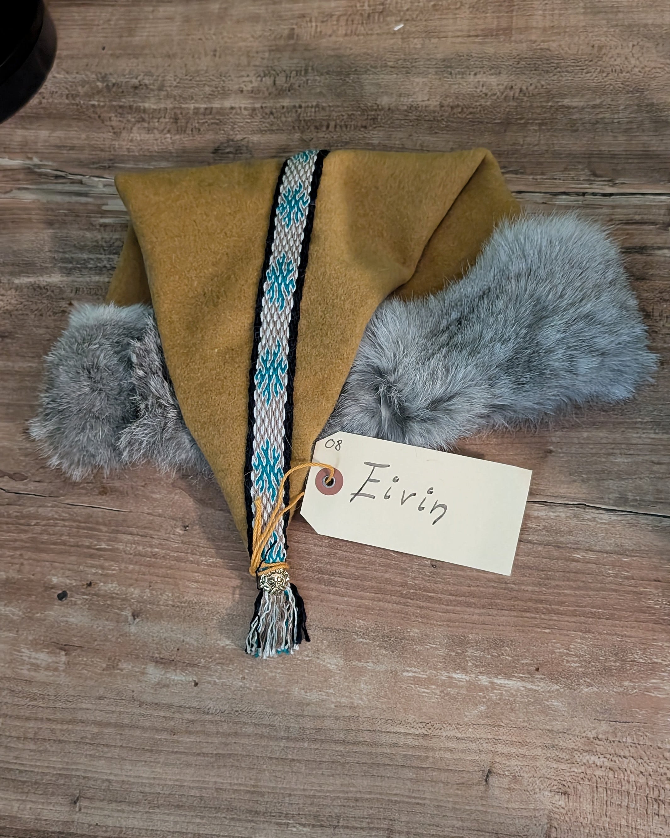 unikate senfgelbe Mütze aus Merino-Wolle mit Fell - Zipfelmütze für Wikinger Larp und Reenactment - Winter Wollmütze gelb Mittelalter Nordic