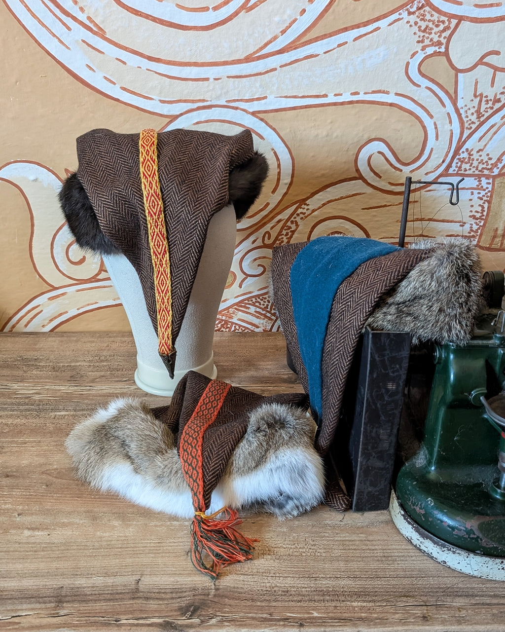 Nordische Zipfelmütze - Rus Hat - Wikingermütze - Heringbone Fischgrät Wollstoff in braun schwarz - Reenactment Larp Vikings Norse - Unikate