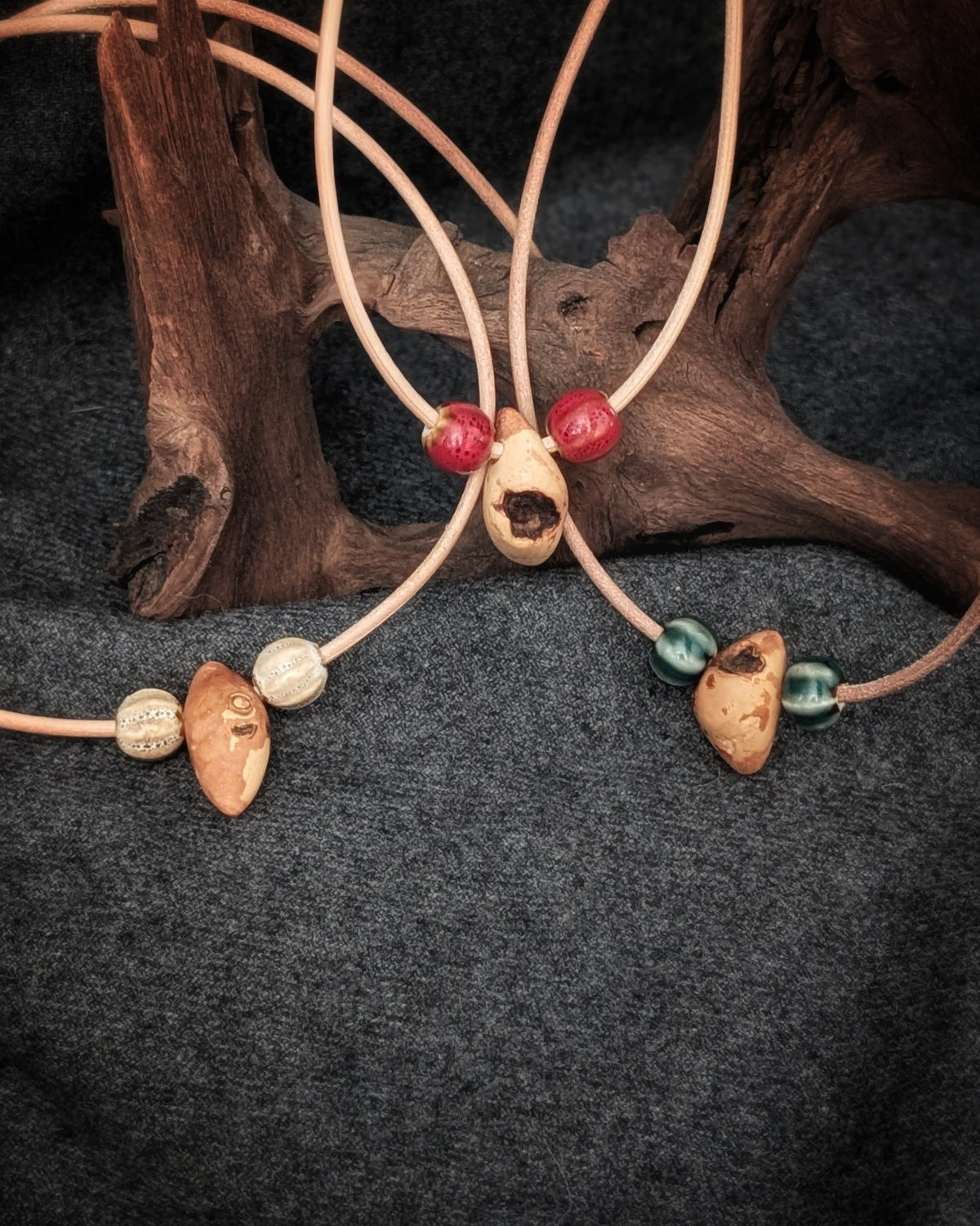 Baumling - Baumperle mit Lederband – Unikat aus echtem Holz – Waldschmuck – Natur Anhänger – Geschenk für Naturliebhaber Holzschmuck Unikat