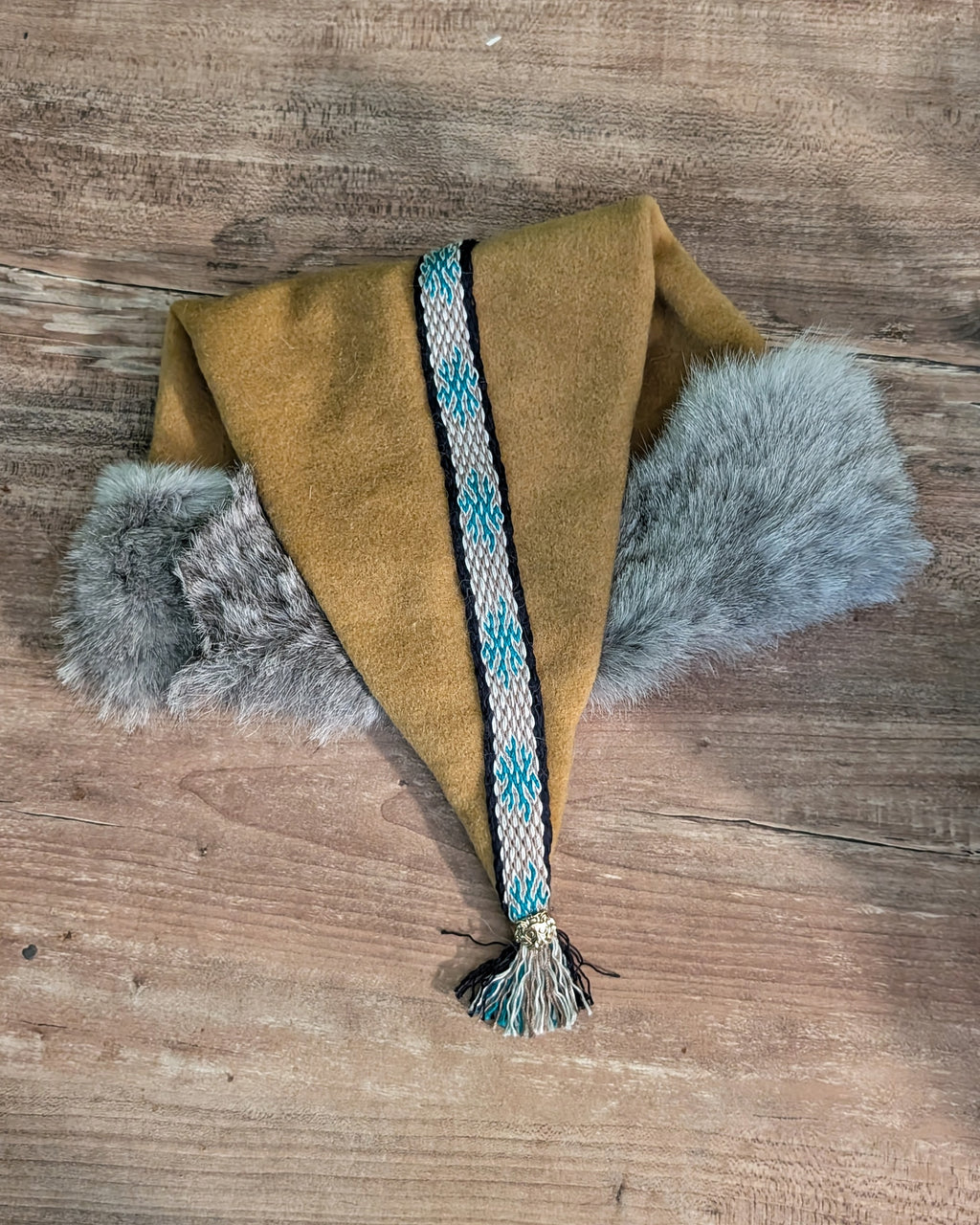 unikate senfgelbe Mütze aus Merino-Wolle mit Fell - Zipfelmütze für Wikinger Larp und Reenactment - Winter Wollmütze gelb Mittelalter Nordic