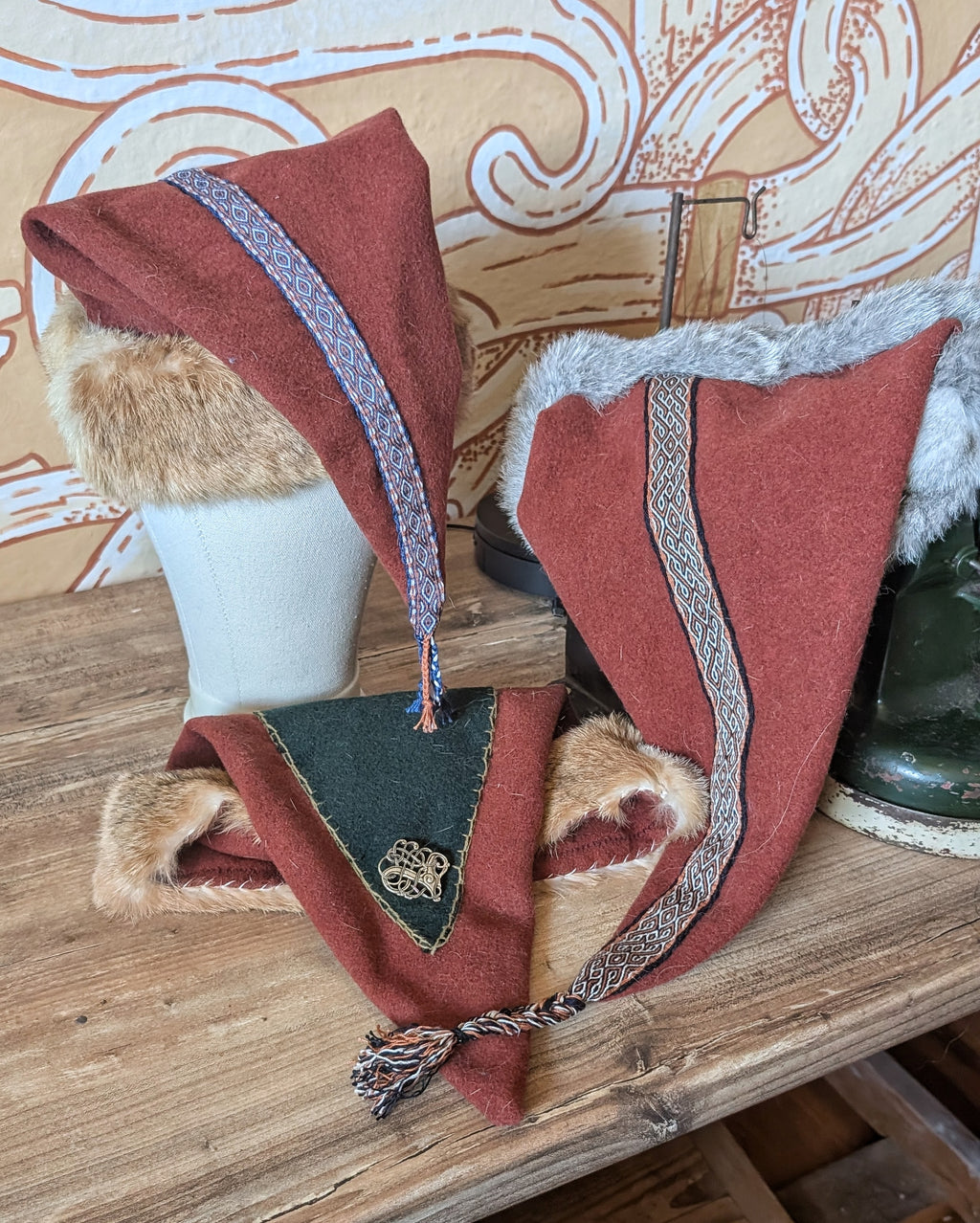 Mütze in rost orange - Russ Mütze - Larp Mittelalter Reenactor Wikinger - Merinowolle Zipfelmütze - nordische Wollmütze mit Fell