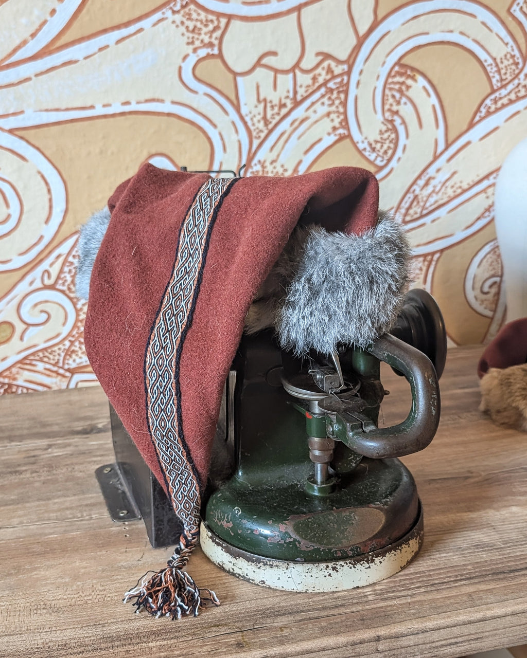 Mütze in rost orange - Russ Mütze - Larp Mittelalter Reenactor Wikinger - Merinowolle Zipfelmütze - nordische Wollmütze mit Fell
