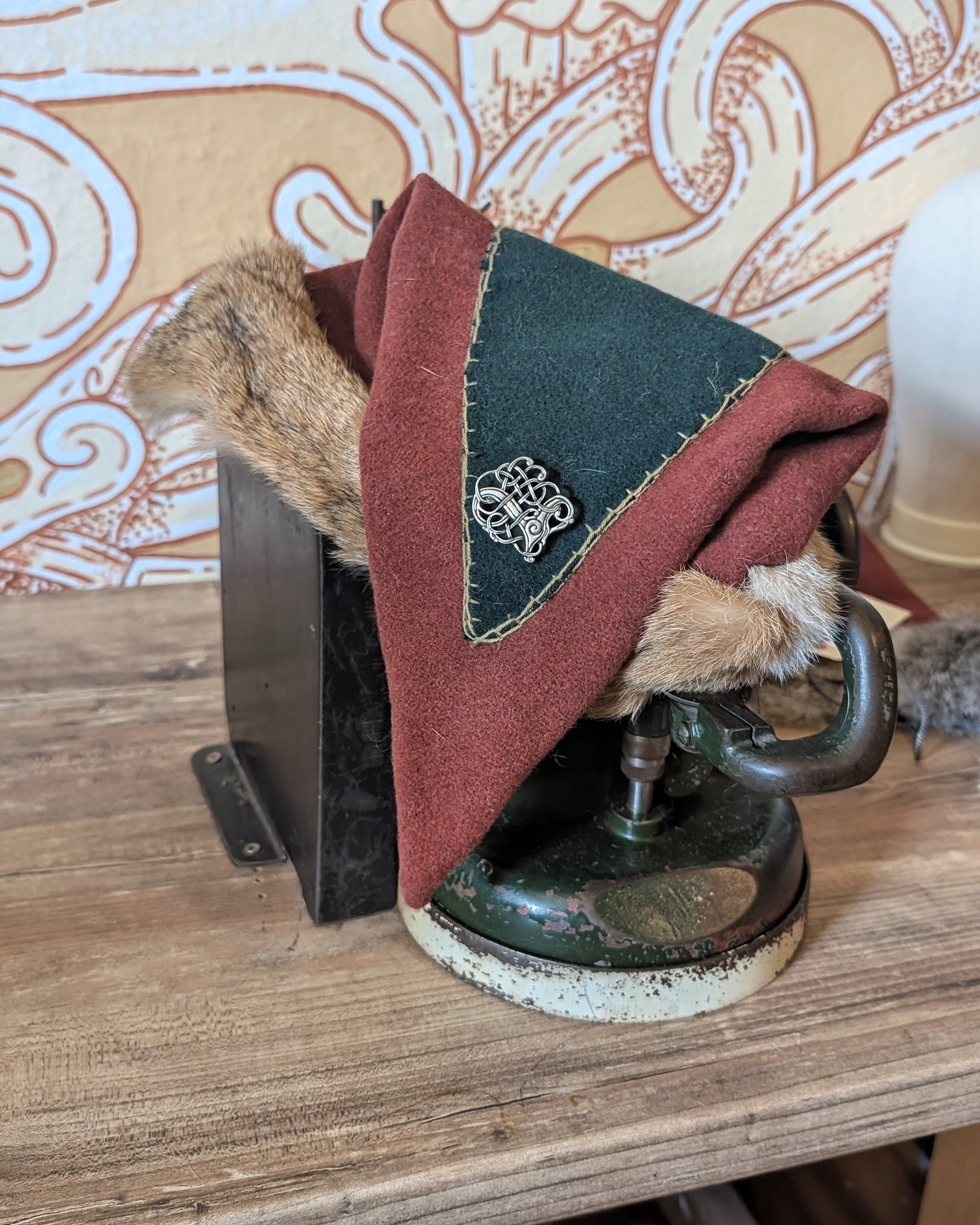 Mütze in rost orange - Russ Mütze - Larp Mittelalter Reenactor Wikinger - Merinowolle Zipfelmütze - nordische Wollmütze mit Fell