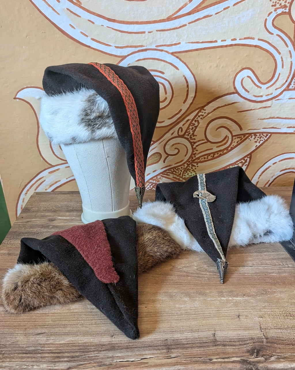 dunkelbraune nordische Zipfelmütze - Rus Mütze mit Fell - Reenactment Mittelalter Larp Wollmütze - Merinowolle Wikinger Kleidung