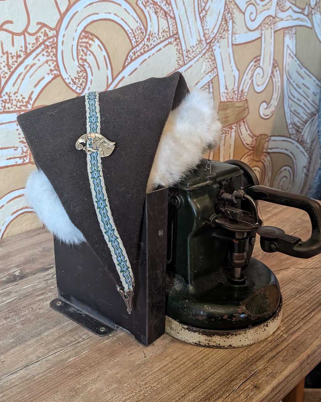 dunkelbraune nordische Zipfelmütze - Rus Mütze mit Fell - Reenactment Mittelalter Larp Wollmütze - Merinowolle Wikinger Kleidung