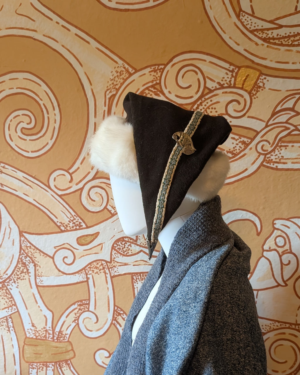 dunkelbraune nordische Zipfelmütze - Rus Mütze mit Fell - Reenactment Mittelalter Larp Wollmütze - Merinowolle Wikinger Kleidung