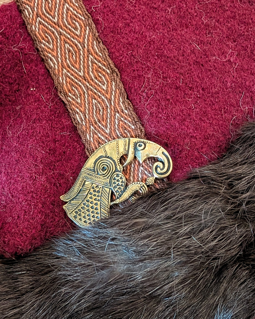 dunkelrote nordische Zipfelmütze mit Rabe - Rus Mütze mit Fell - Reenactment Mittelalter Larp Wollmütze - wolle Wikinger Kleidung