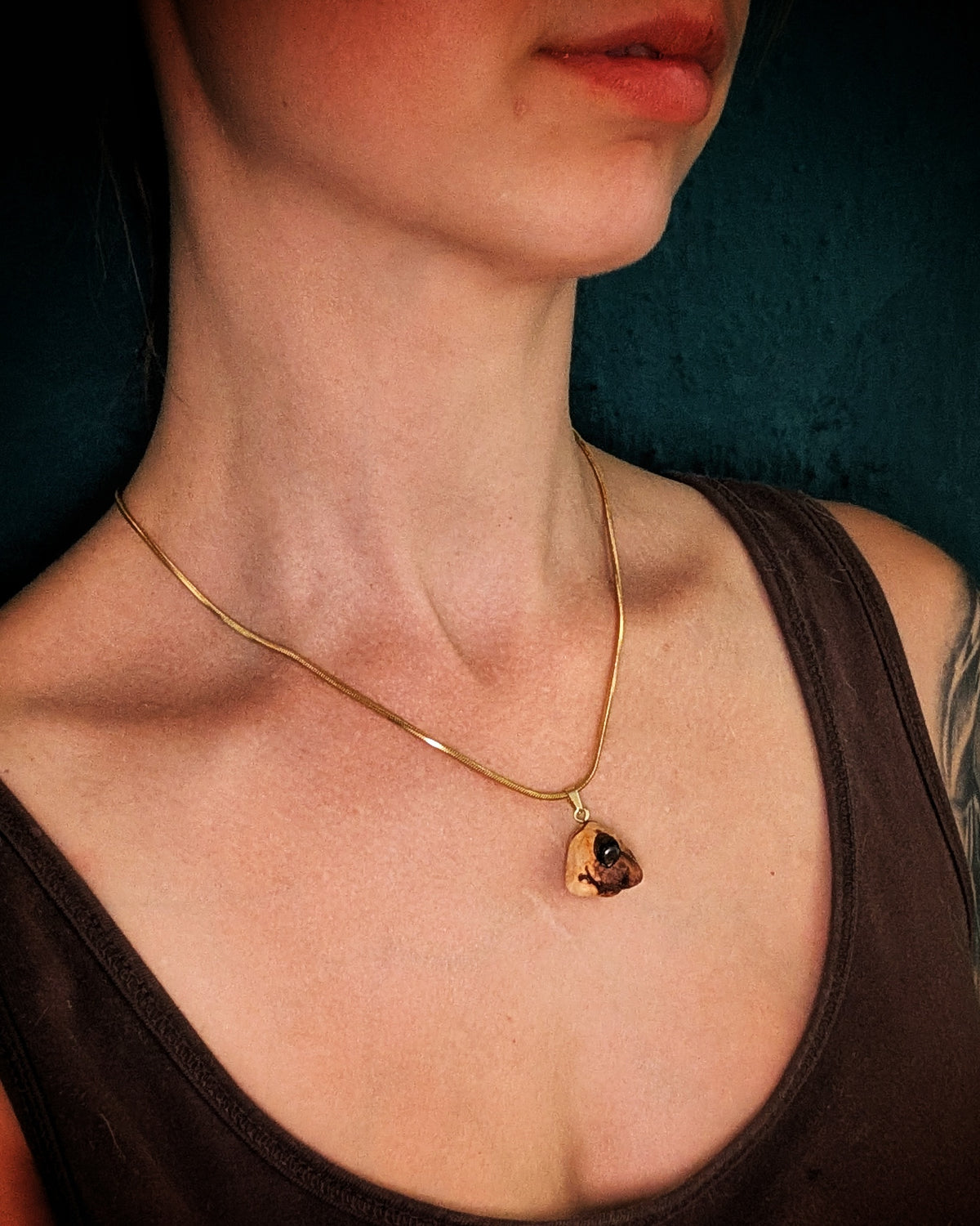Robur - Tigerauge Baumperle mit Gold