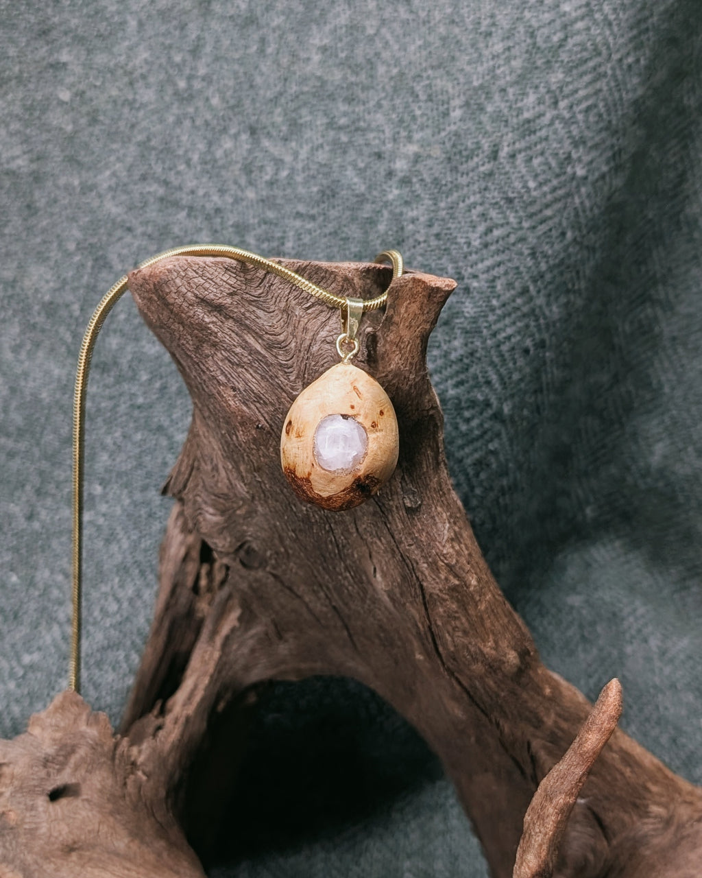 Amora - Rosenquarz Baumperle mit Gold