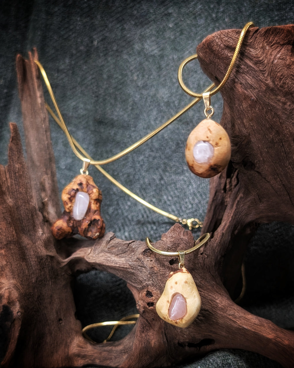 Amora - Rosenquarz Baumperle mit Gold
