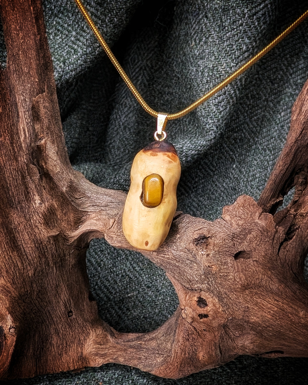 Robur - Tigerauge Baumperle mit Gold