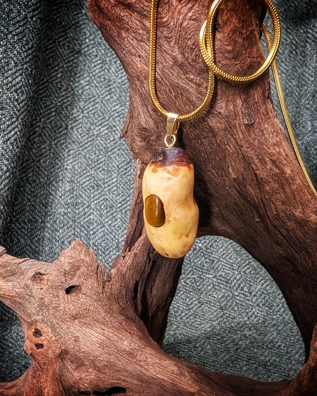Robur - Tigerauge Baumperle mit Gold