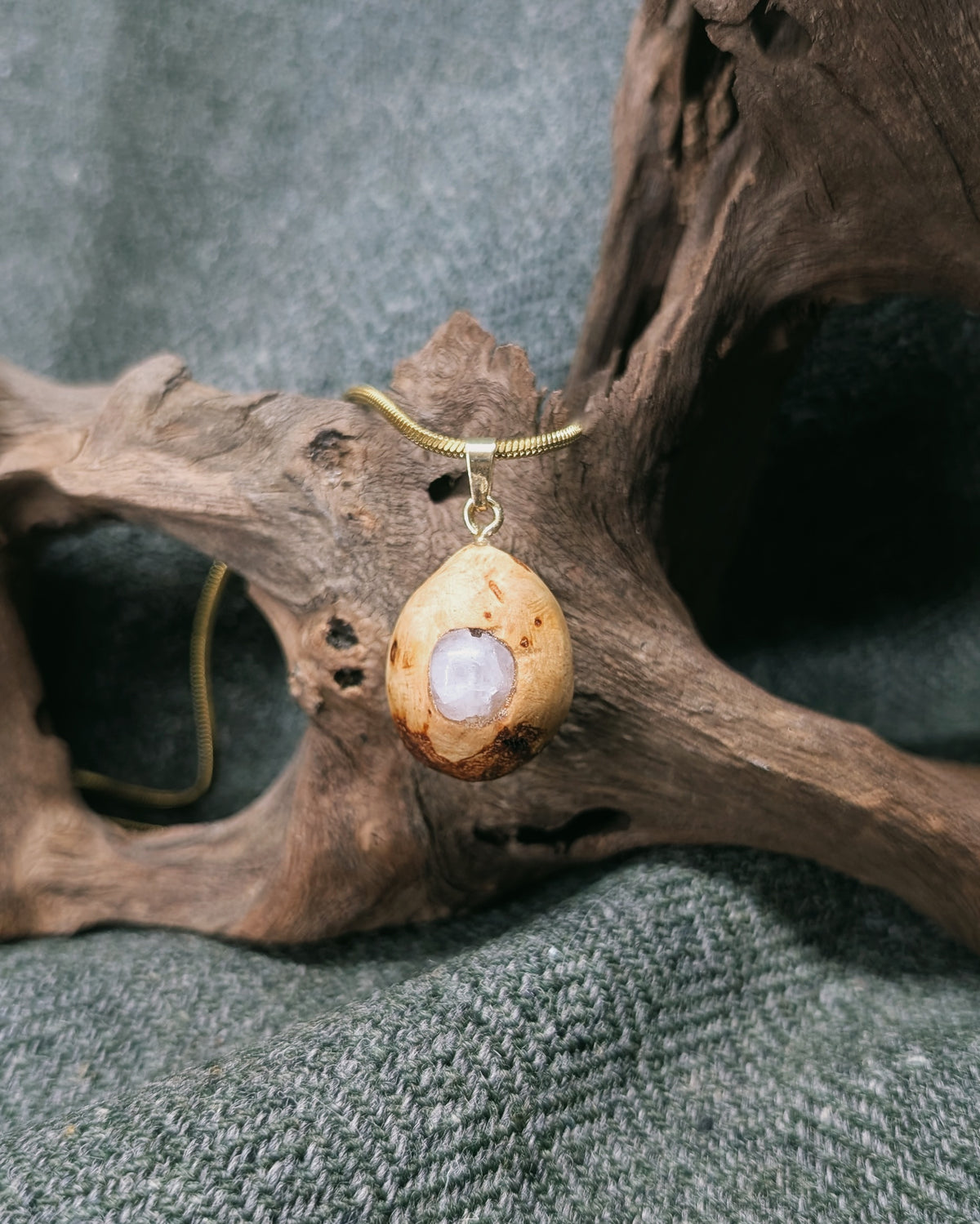 Amora - Rosenquarz Baumperle mit Gold