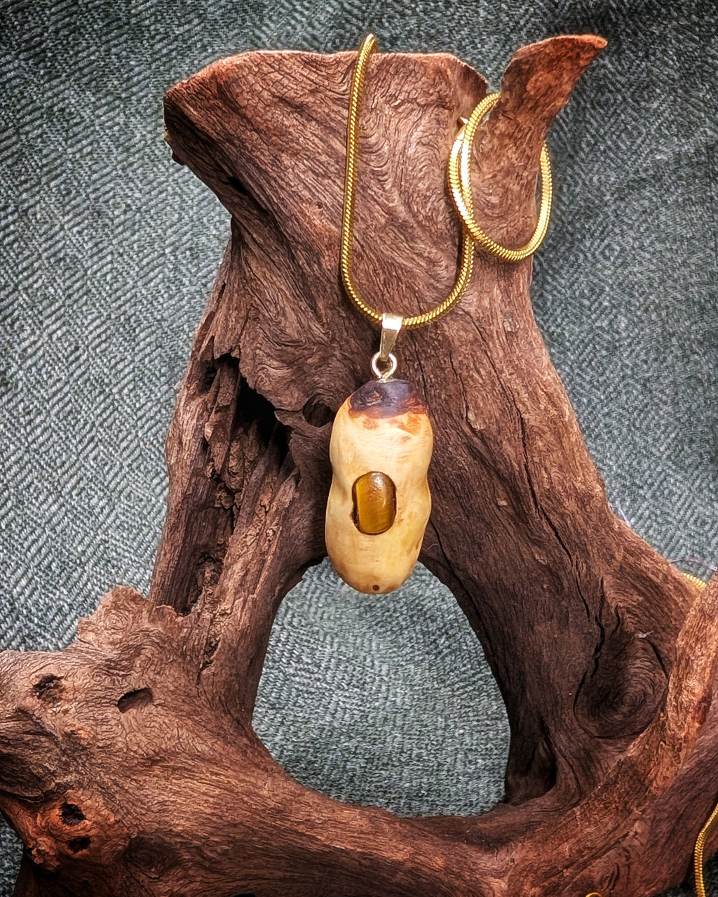 Robur - Tigerauge Baumperle mit Gold