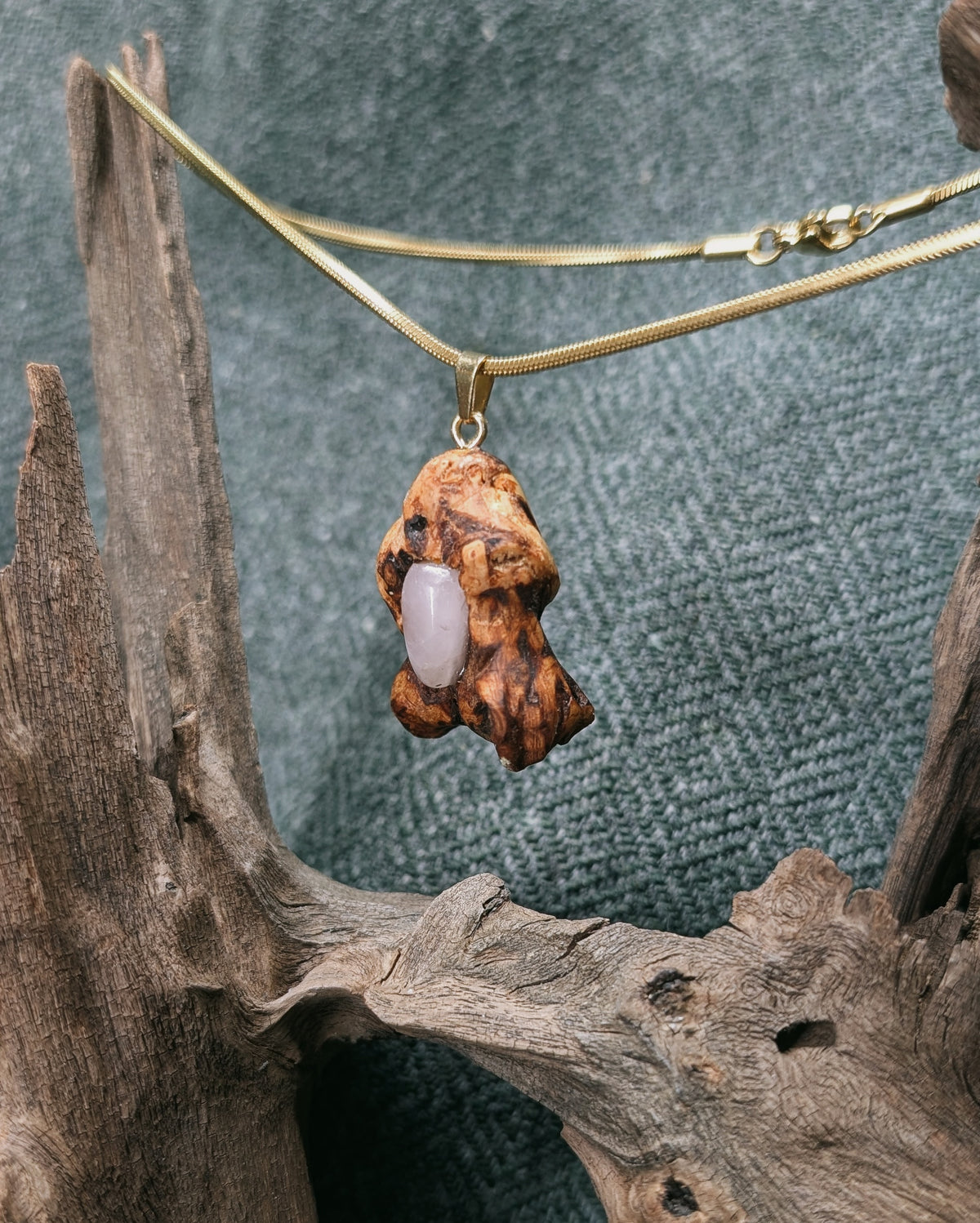 Amora - Rosenquarz Baumperle mit Gold