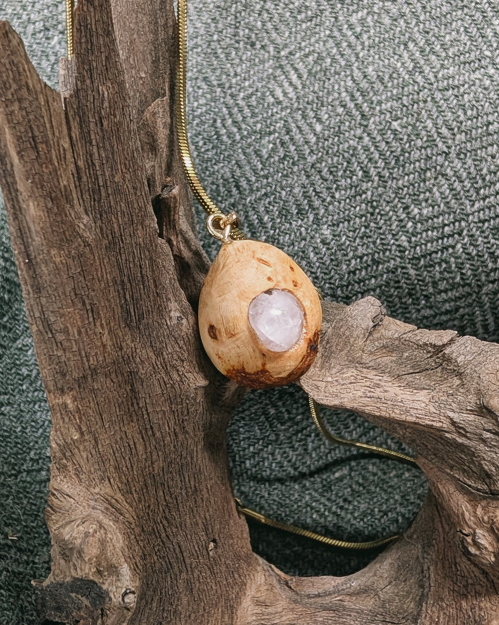 Amora - Rosenquarz Baumperle mit Gold