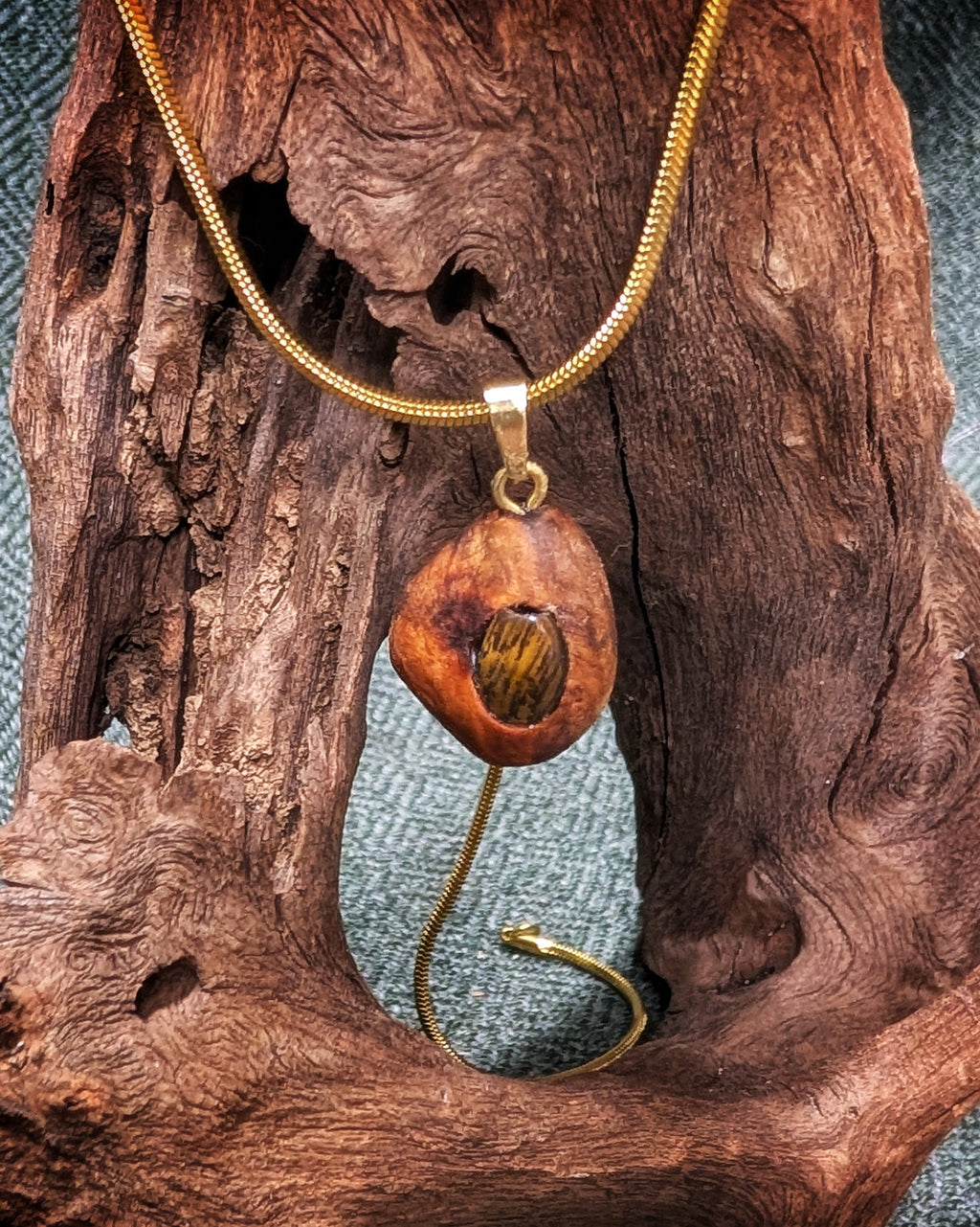 Robur - Tigerauge Baumperle mit Gold